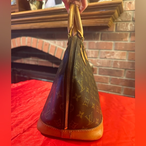 WOW POSHMARK - Authentic Vintage Louis Vuitton Monogram Alma Handbag - Picture 9 of 15